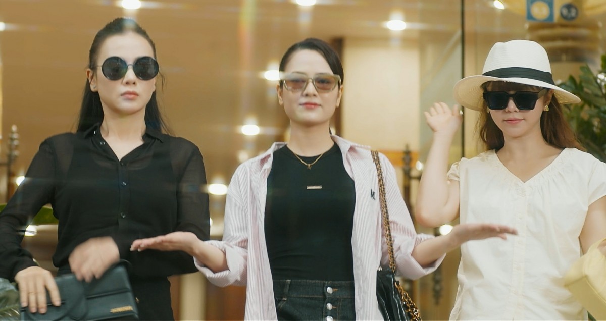 Phương Oanh trở lại màn ảnh nhỏ trong Gió ngang khoảng trời xanh sau 4 năm vắng bóng Phương Oanh trở lại màn ảnh nhỏ trong Gió ngang khoảng trời xanh sau 4 năm vắng bóng