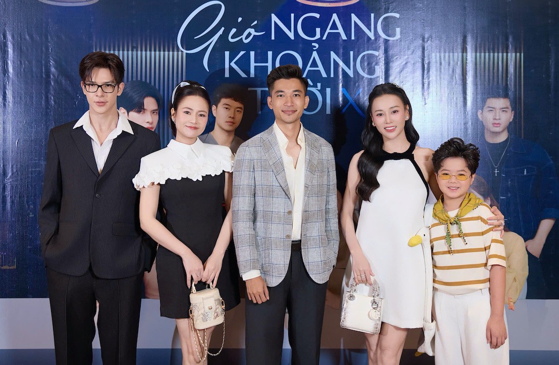 Phương Oanh trở lại màn ảnh nhỏ trong Gió ngang khoảng trời xanh sau 4 năm vắng bóng Phương Oanh trở lại màn ảnh nhỏ trong Gió ngang khoảng trời xanh sau 4 năm vắng bóng