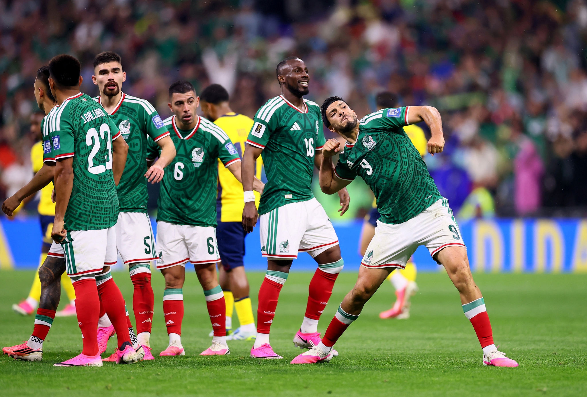 Mexico thắng Ecuador 2-0: Chấm dứt lời nguyền 40 năm tại World Cup