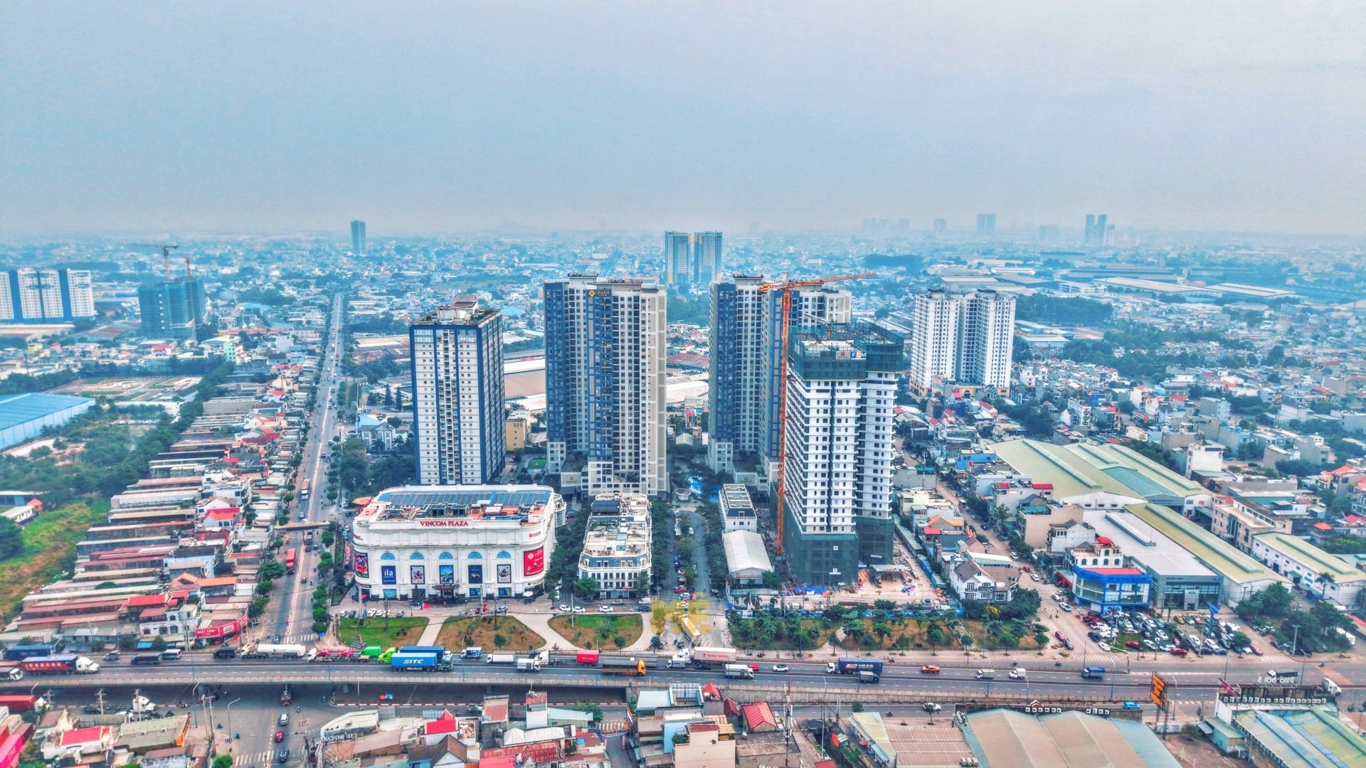 Vì sao thị trường bất động sản Hà Nội - TP. HCM đi theo hai quỹ đạo trái ngược?