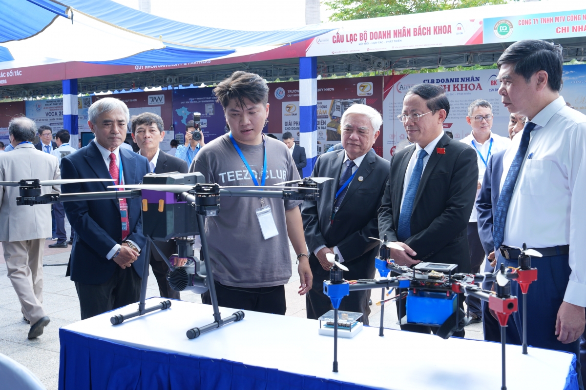 Khai mạc VCCA 2026: nhiều công nghệ chiến lược được chia sẻ khơi dậy tiềm năng kinh tế cho tỉnh Gia Lai Khai mạc VCCA 2026: nhiều công nghệ chiến lược được chia sẻ khơi dậy tiềm năng kinh tế cho tỉnh Gia Lai