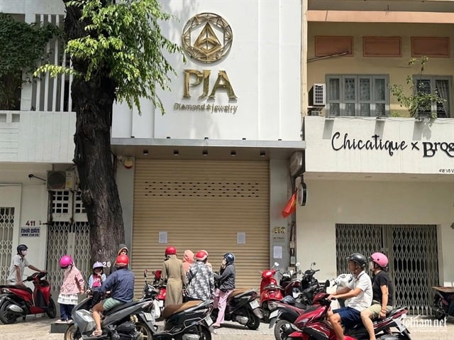 Thị trường kim cương Việt Nam khủng hoảng: Cửa hàng đóng cửa và giải thể, người mua bị bỏ rơi Thị trường kim cương Việt Nam khủng hoảng: Cửa hàng đóng cửa và giải thể, người mua bị bỏ rơi