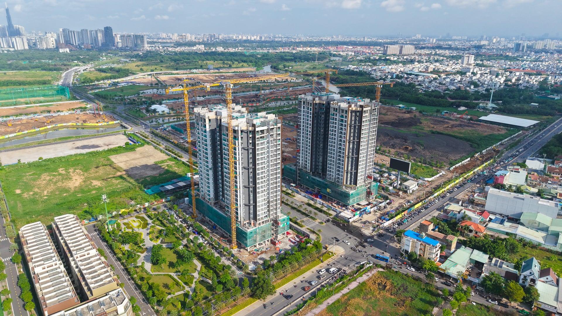Lãi suất neo cao và cuộc tái cơ cấu trên thị trường BĐS Lãi suất neo cao và cuộc tái cơ cấu trên thị trường BĐS