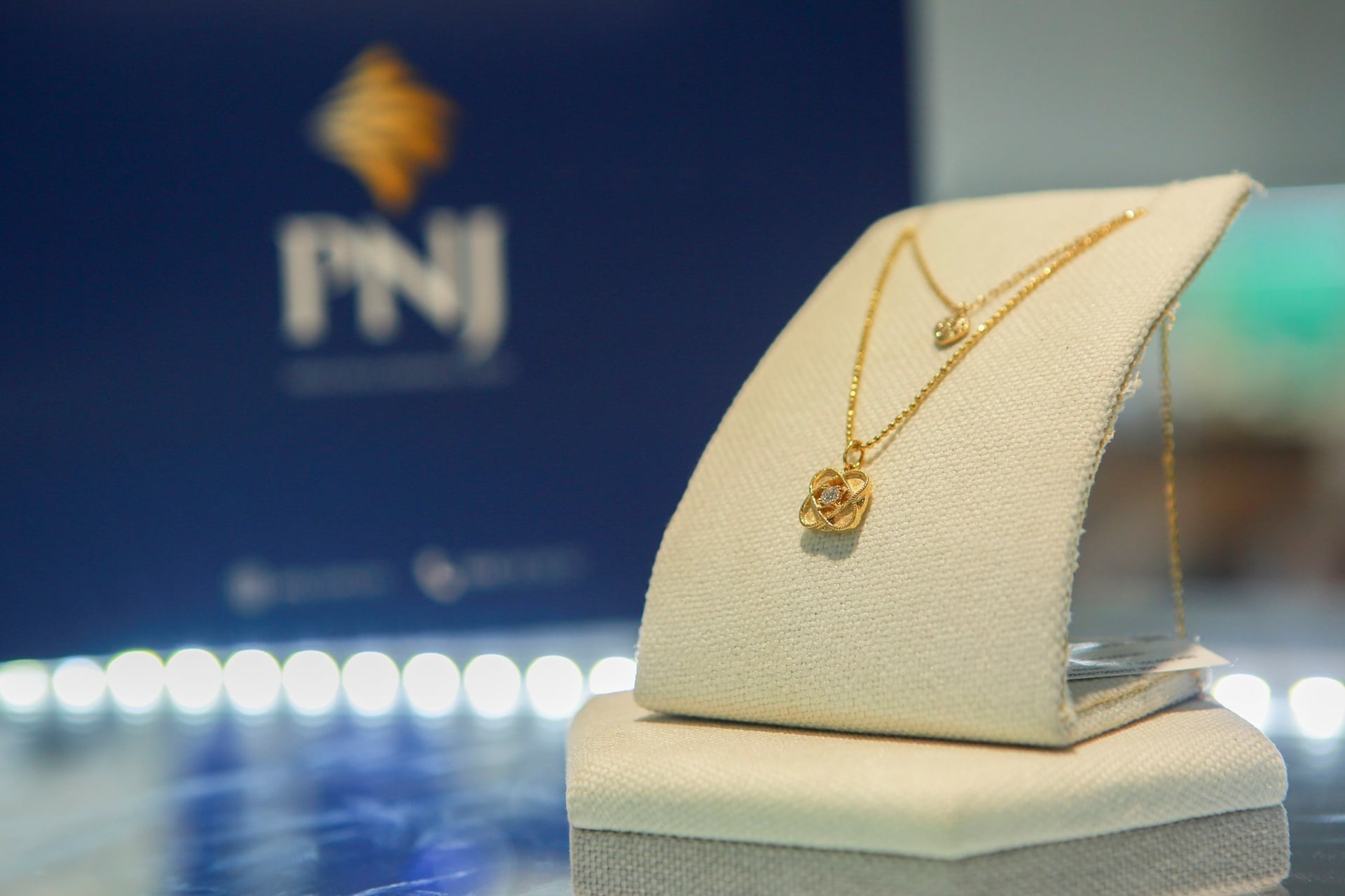 PNJ tiếp tục bị bán tháo: "Chất sàn" gần 16 triệu cổ phiếu, vốn hóa bốc hơi quá một nửa
