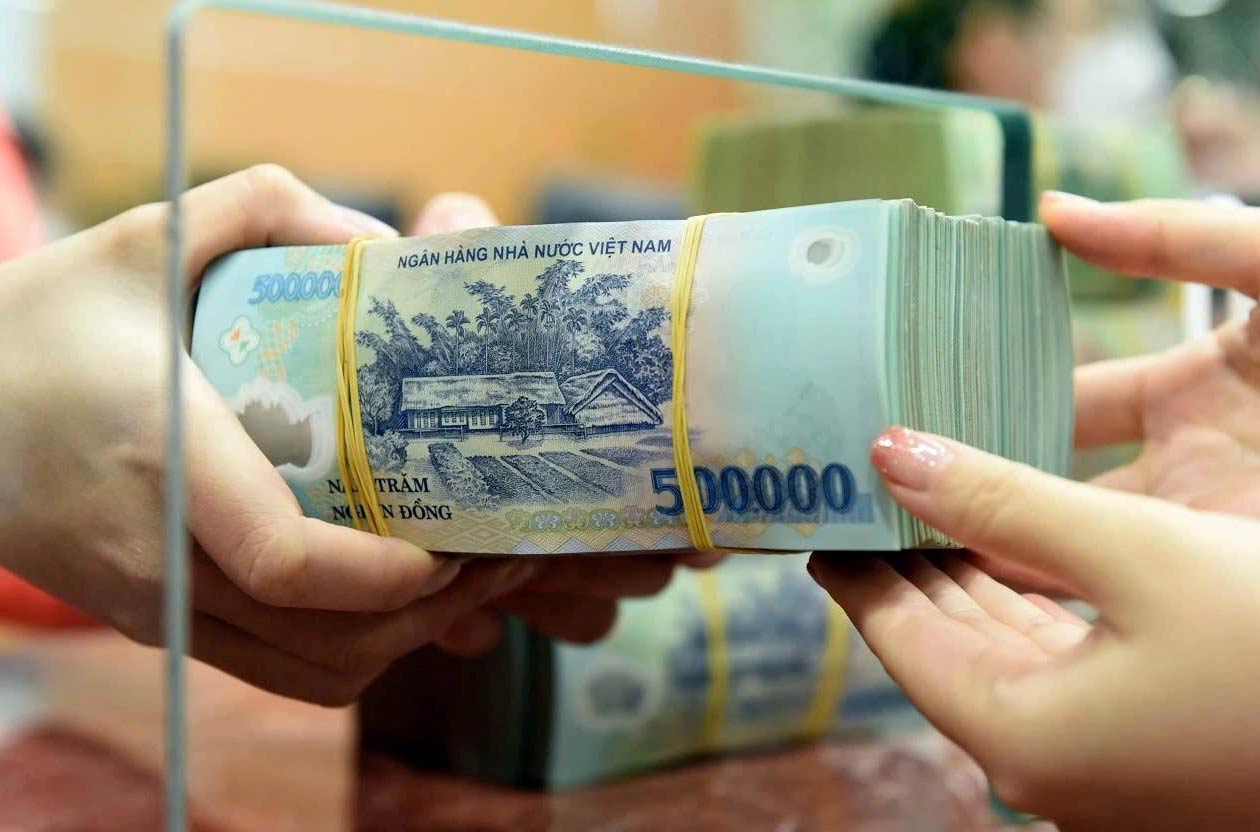 Tín dụng bứt tốc, chênh lệch huy động - cho vay ngày càng lớn Tín dụng bứt tốc, chênh lệch huy động - cho vay ngày càng lớn