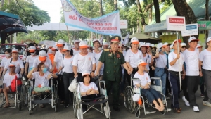 Hơn 5.000 người đi bộ đồng hành vì nạn nhân chất độc da cam/dioxin