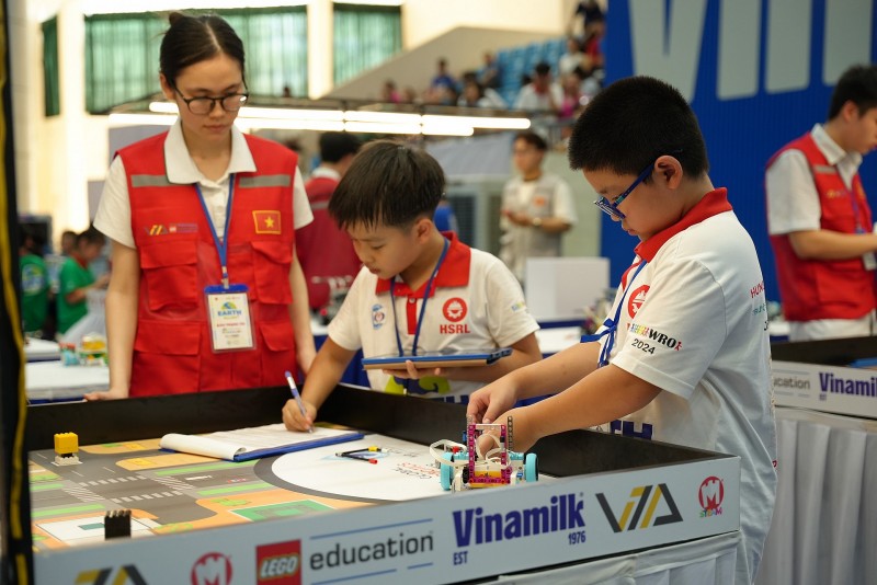 Vinamilk đồng hành cùng hơn 1.500 tài năng trẻ trong cuộc thi ROBOTACON WRO 2024