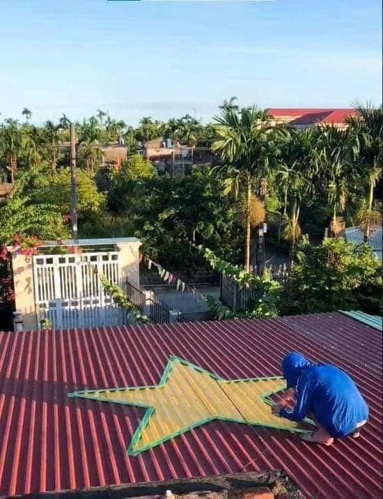 Trào lưu “mỗi mái nhà là một lá cờ Tổ quốc” gây sốt mạng xã hội Trào lưu “mỗi mái nhà là một lá cờ Tổ quốc” gây sốt mạng xã hội