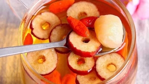 Món ăn giải nhiệt, làm đẹp da trong ngày hè từ quả nhãn