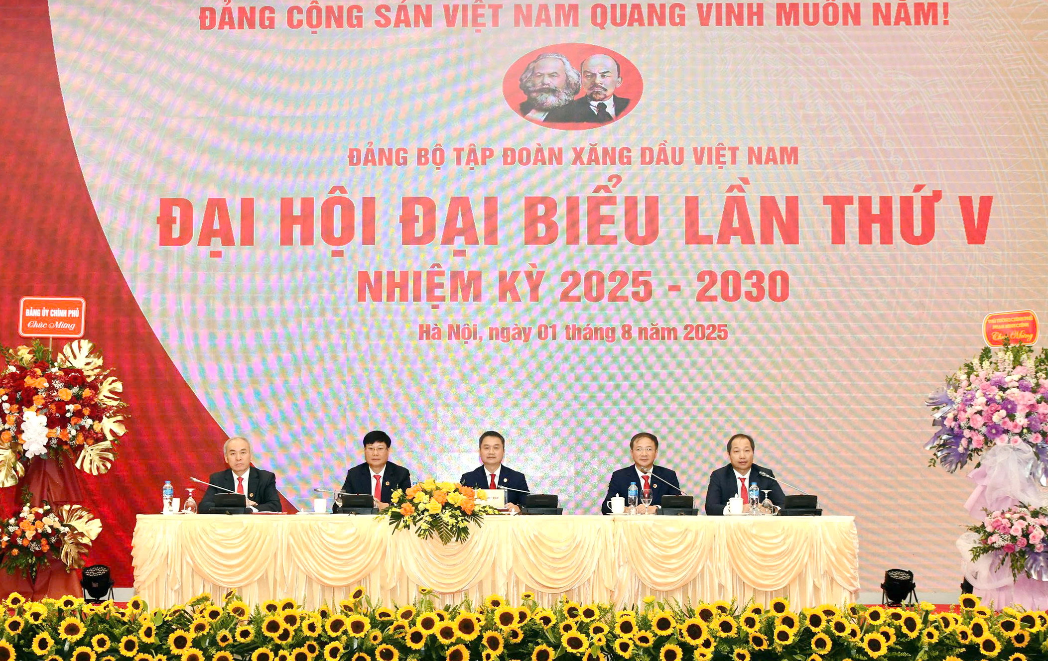 Petrolimex: Tự hào nhiệm kỳ đổi mới – Vững bước tiên phong trong kỷ nguyên chuyển đổi xanh và số Petrolimex: Tự hào nhiệm kỳ đổi mới – Vững bước tiên phong trong kỷ nguyên chuyển đổi xanh và số