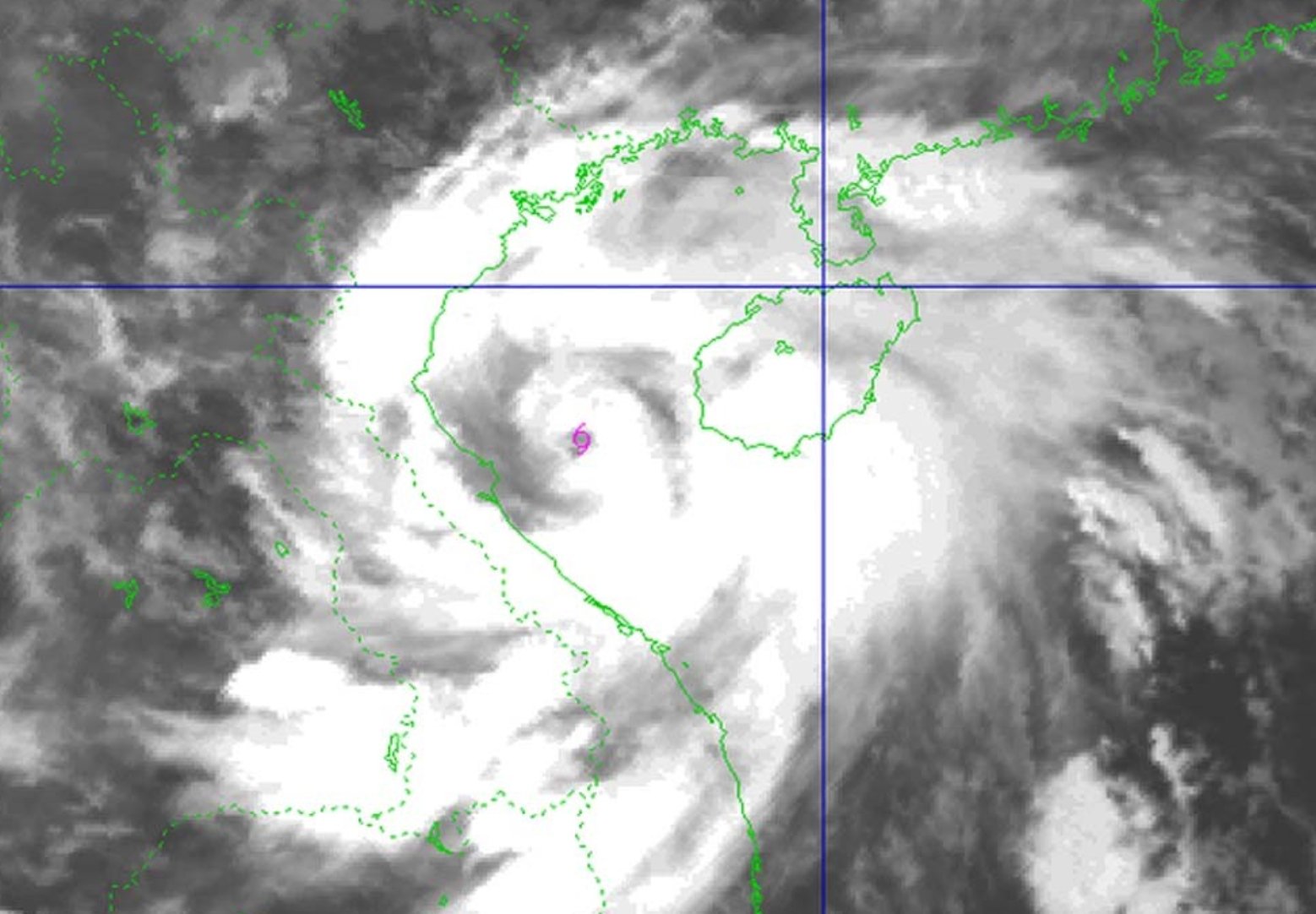 Bão Kajiki giật cấp 17, dự báo đổ bộ đất liền vào trưa nay
