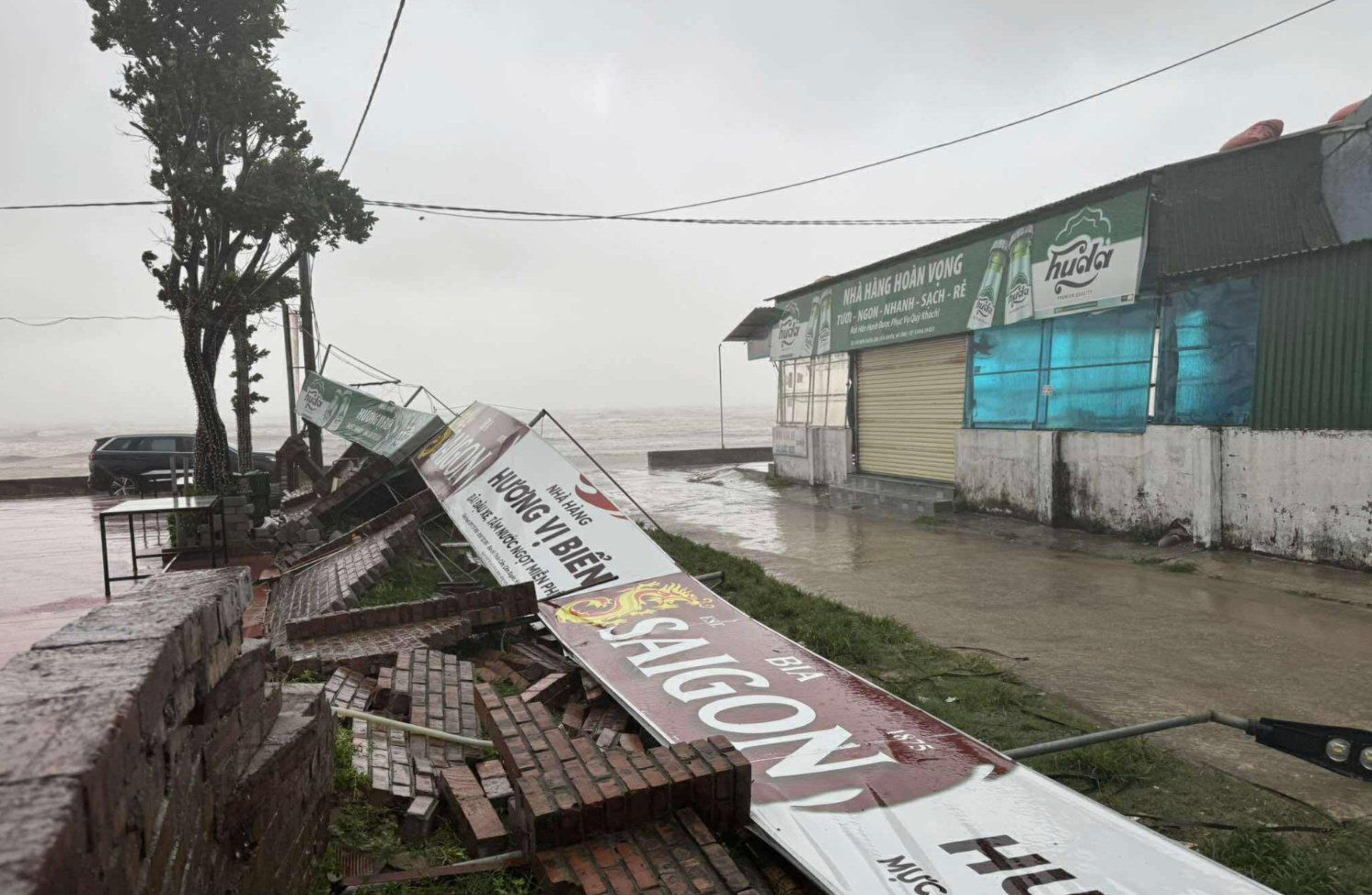 Bão Kajiki giật cấp 17, dự báo đổ bộ đất liền vào trưa nay
