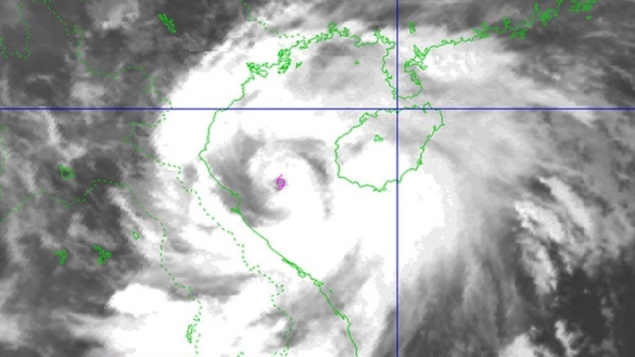 Bão Kajiki giật cấp 17, dự báo đổ bộ đất liền vào trưa nay