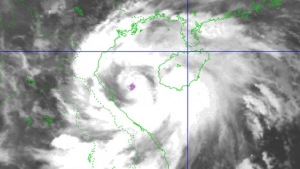 Bão Kajiki giật cấp 17, dự báo đổ bộ đất liền vào trưa nay
