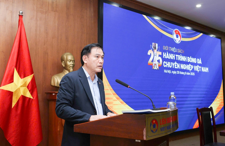 25 năm hành trình bóng đá chuyên nghiệp Việt Nam 25 năm hành trình bóng đá chuyên nghiệp Việt Nam