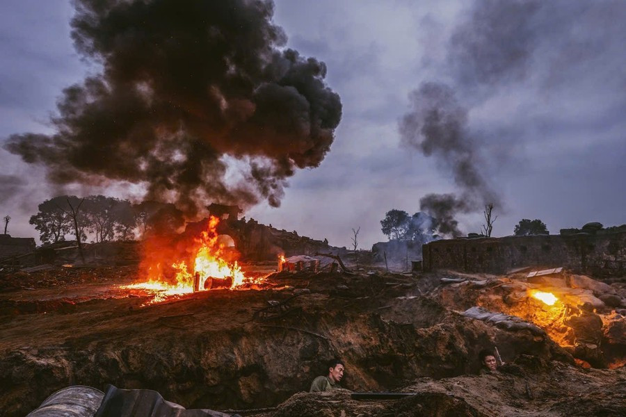 Chiếu phim "Mưa đỏ" tri ân liệt sĩ tại Thành cổ Quảng Trị Chiếu phim "Mưa đỏ" tri ân liệt sĩ tại Thành cổ Quảng Trị
