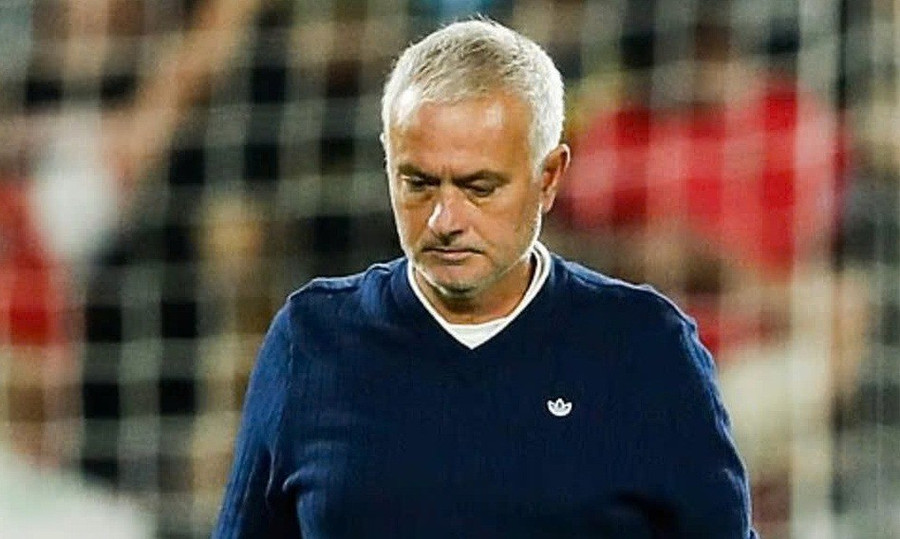 HLV Mourinho lập kỷ lục về nhận tiền từ sa thải