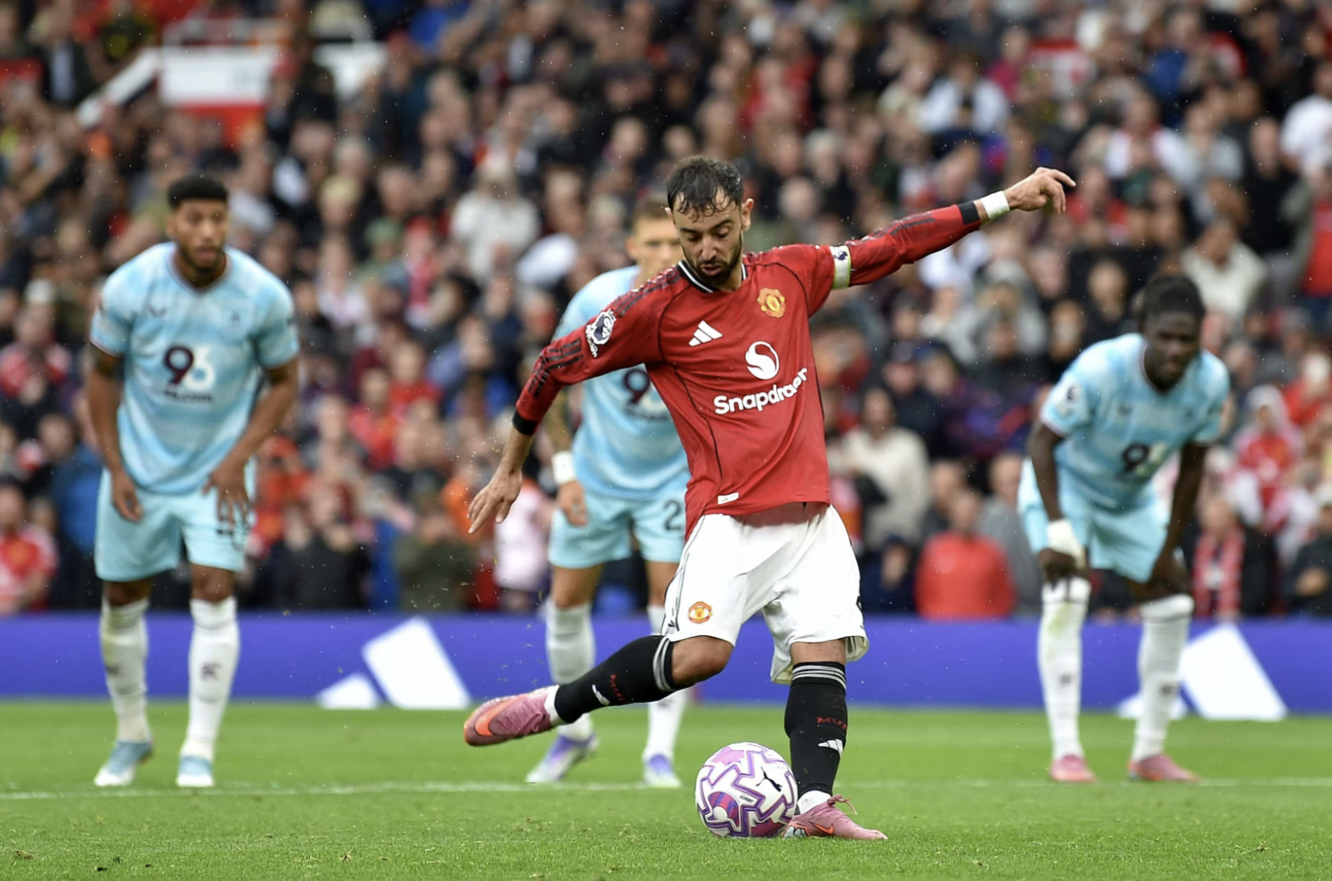 Man Utd “chật vật” có chiến thắng đầu tiên trong mùa giải mới Man Utd “chật vật” có chiến thắng đầu tiên trong mùa giải mới