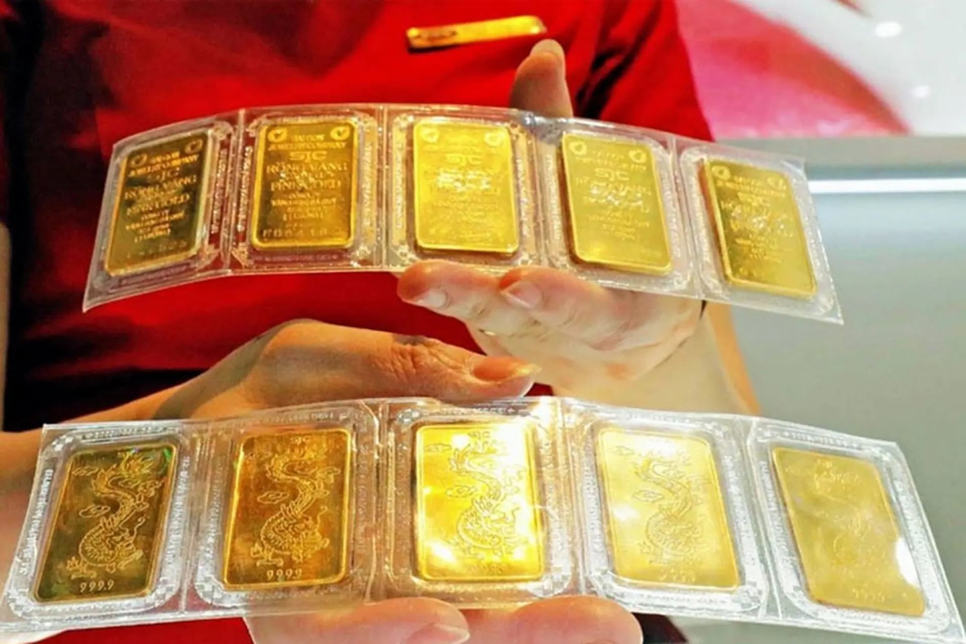 Giá vàng hôm nay 3/8: "Bốc hơi" tới hơn 1 triệu/lượng