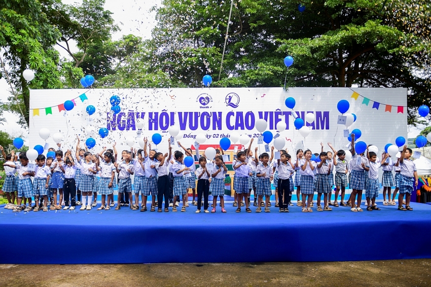 50 năm Vinamilk: bền bỉ chăm sóc nền tảng cho thế hệ Việt Nam tương lai 50 năm Vinamilk: bền bỉ chăm sóc nền tảng cho thế hệ Việt Nam tương lai