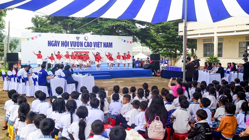 50 năm Vinamilk: bền bỉ chăm sóc nền tảng cho thế hệ Việt Nam tương lai