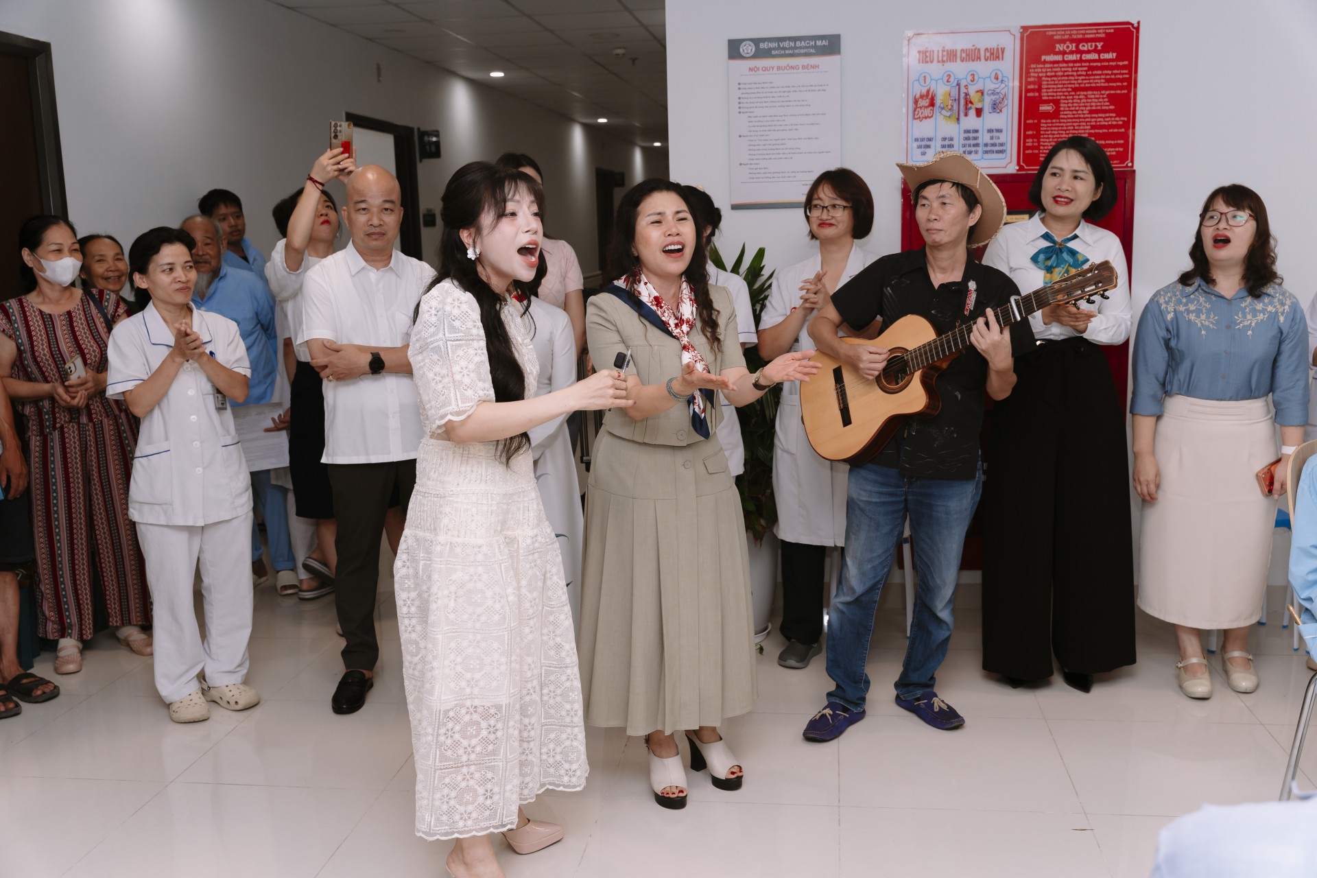 Khúc Ca Blouse Trắng 2026