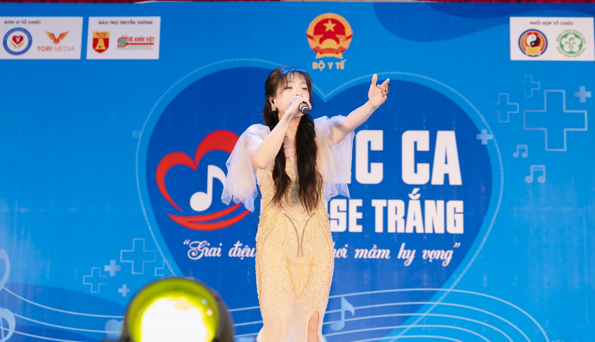 Khúc Ca Blouse Trắng 2026