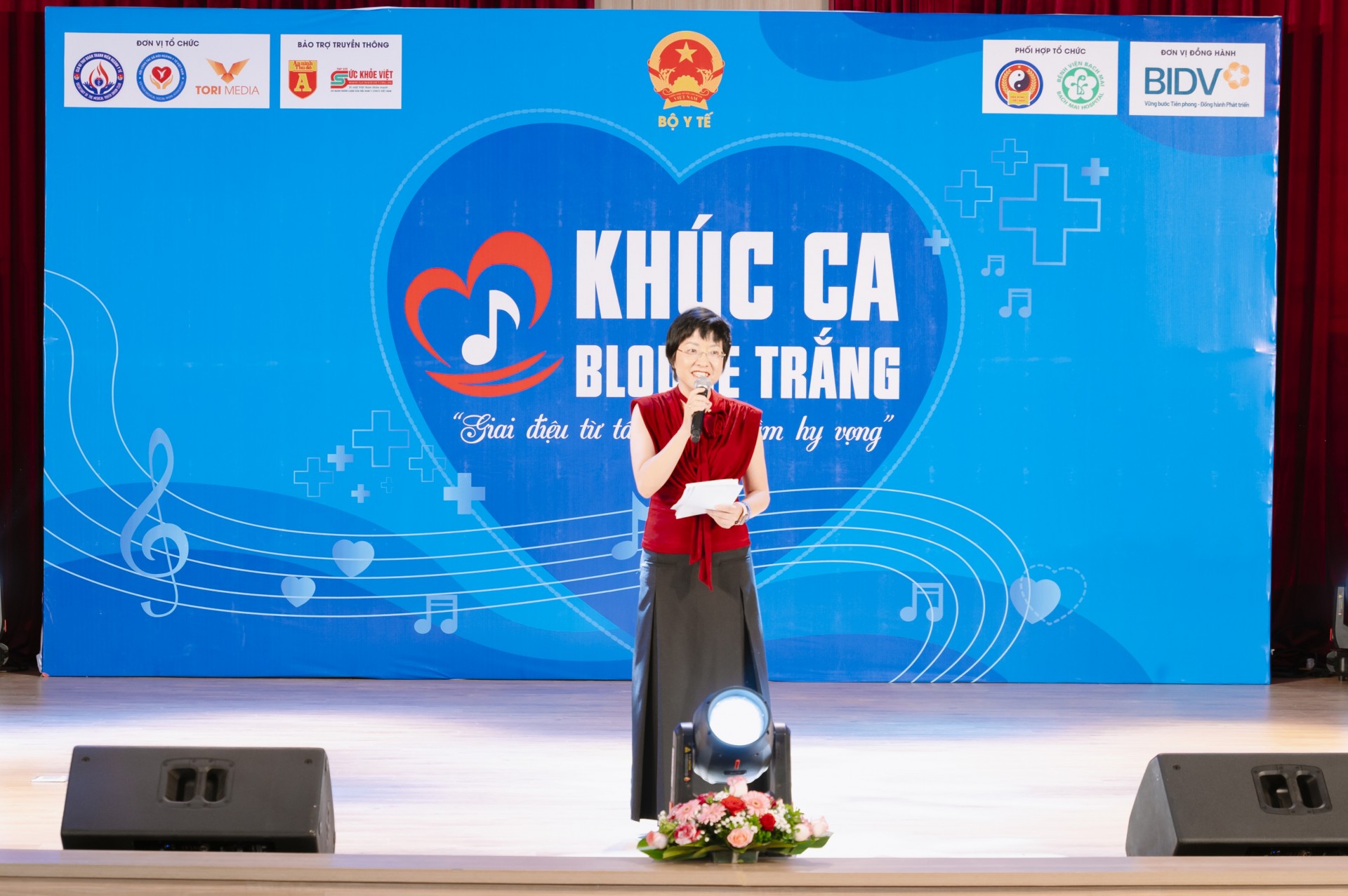 Khúc Ca Blouse Trắng 2026