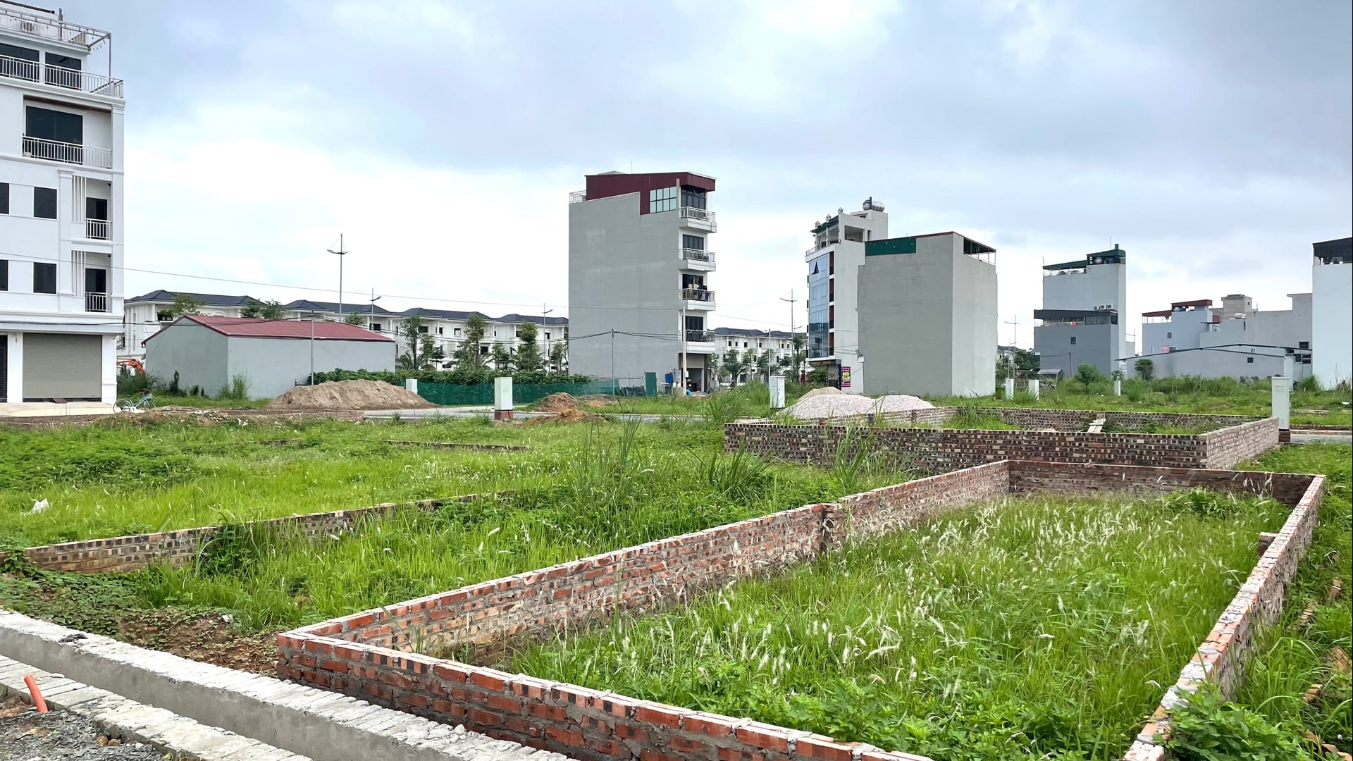 Săn đất nền thời giá giảm sâu: Cơ hội đầu tư còn ở đâu?