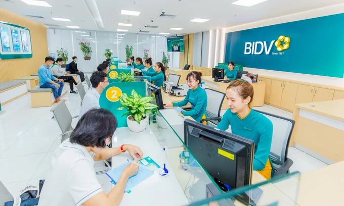Big 4 ngân hàng cắt giảm nghìn nhân sự, tăng thu nhập cho nhân viên Big 4 ngân hàng cắt giảm nghìn nhân sự, tăng thu nhập cho nhân viên