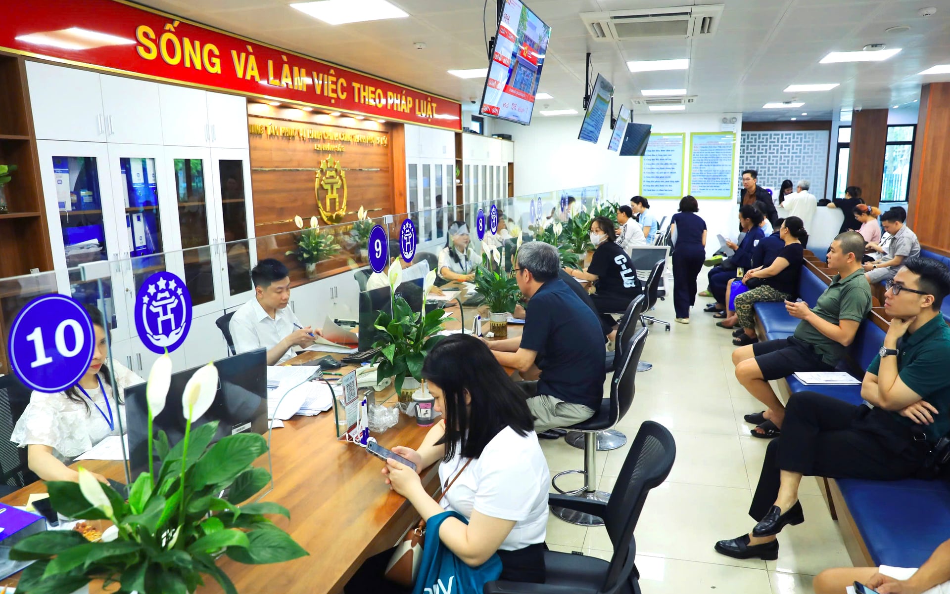 Chính phủ yêu cầu các bộ hoàn thành sắp xếp, tinh gọn bộ máy trong tháng 10