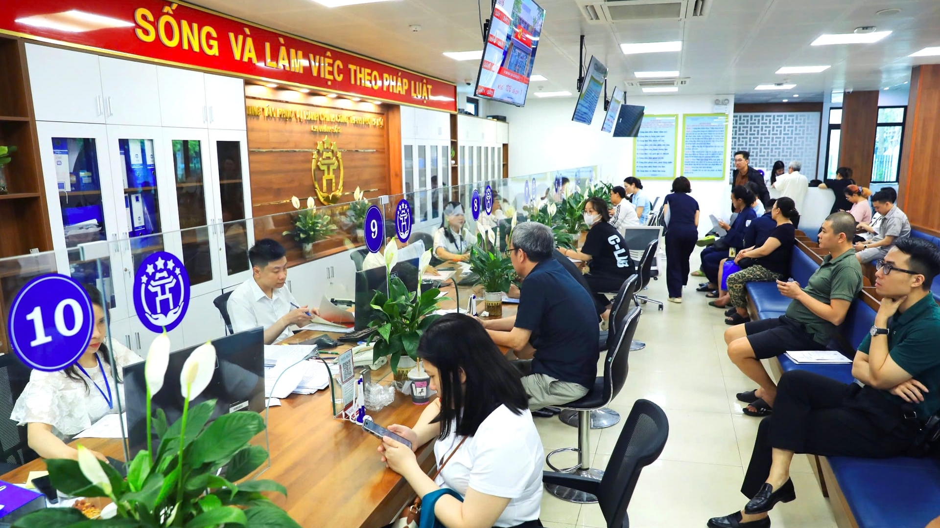Chính phủ yêu cầu các bộ hoàn thành sắp xếp, tinh gọn bộ máy trong tháng 10