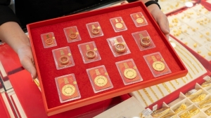 Giá vàng hôm nay 22/8: Vàng thế giới vượt 4.600 USD/ounce