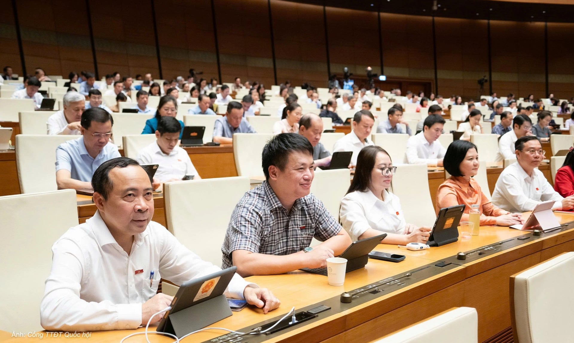 Hàng hóa mua bán online  xuyên biên giới phải định danh điện tử