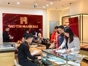 Giá vàng hôm nay 26/8: Chạm mốc 155 triệu/lượng