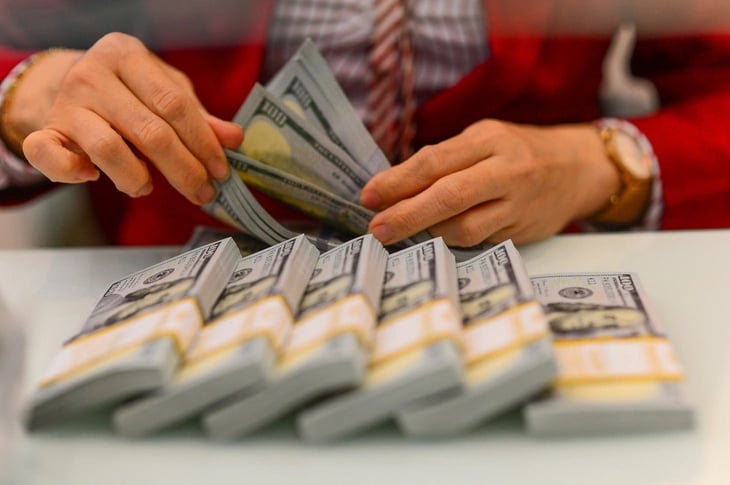 Giá USD đồng loạt đi xuống, thị trường tự do giảm mạnh