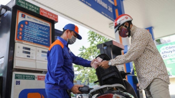 Giá xăng tăng lần thứ 6 liên tiếp, chạm ngưỡng 25.000 đồng/lít