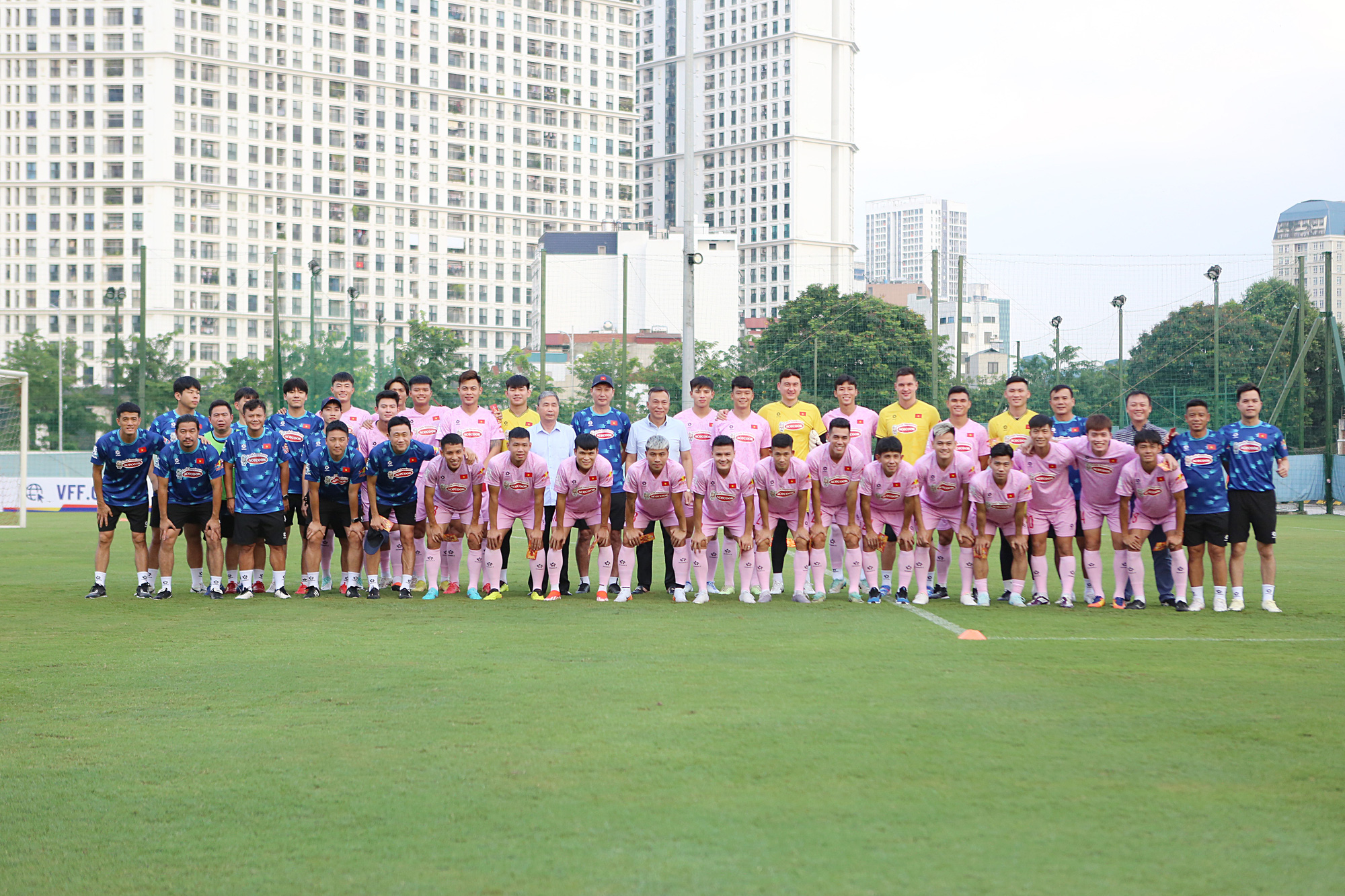 Đội tuyển Việt Nam vui vẻ tập luyện trong ngày nghỉ lễ Đội tuyển Việt Nam vui vẻ tập luyện trong ngày nghỉ lễ