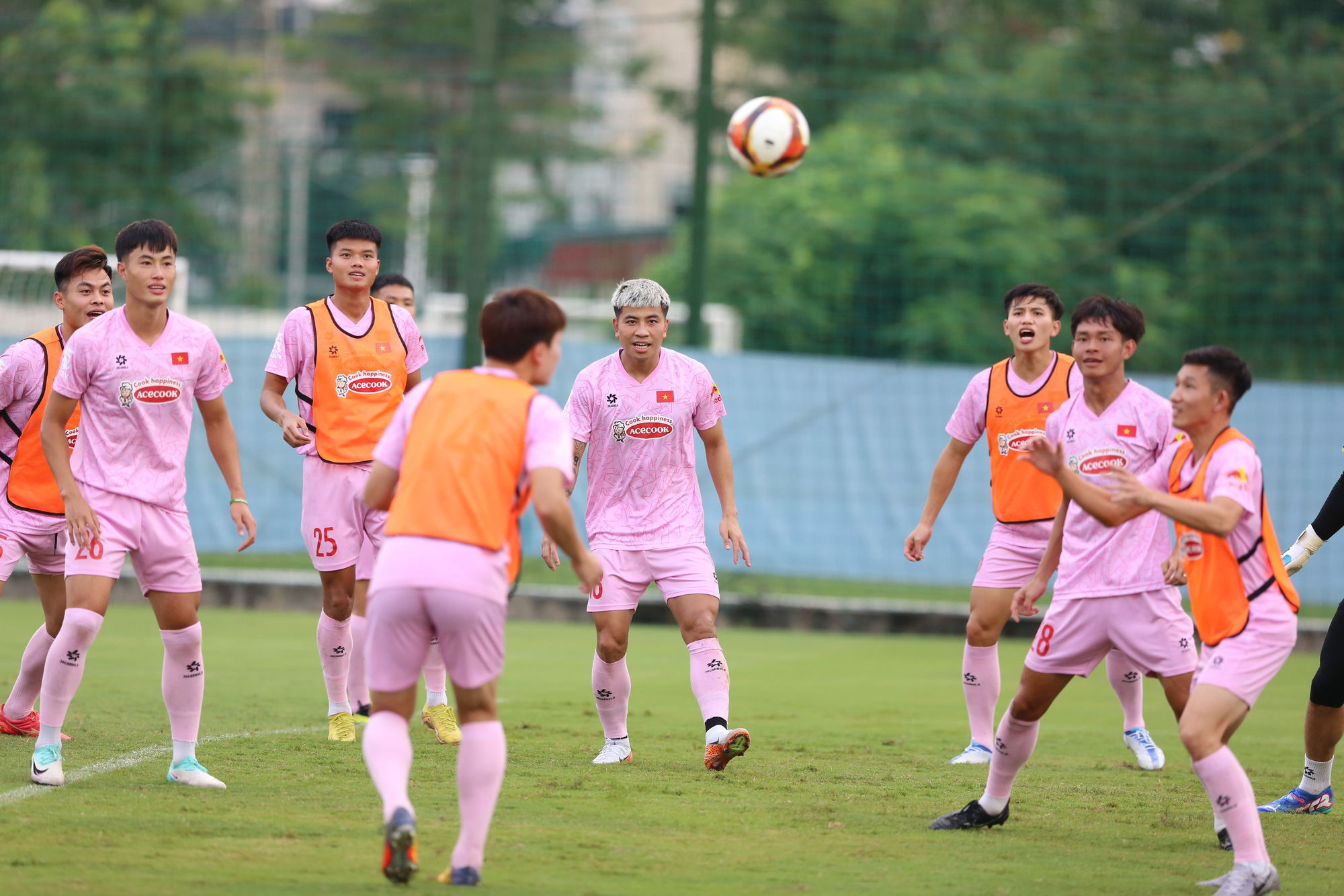 Đội tuyển Việt Nam vui vẻ tập luyện trong ngày nghỉ lễ Đội tuyển Việt Nam vui vẻ tập luyện trong ngày nghỉ lễ