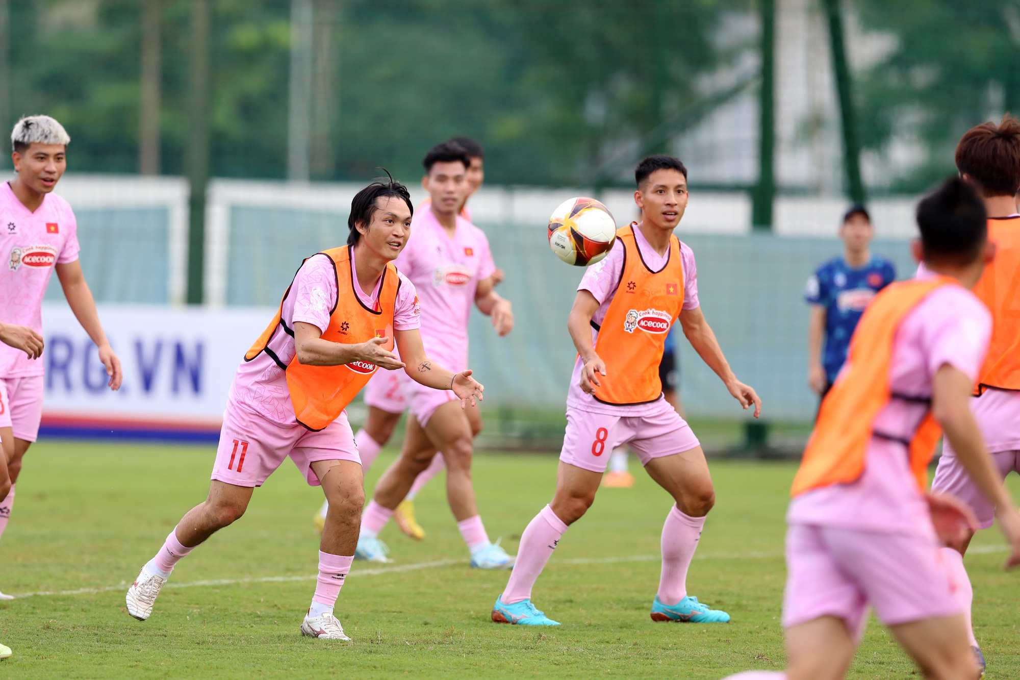 Đội tuyển Việt Nam vui vẻ tập luyện trong ngày nghỉ lễ Đội tuyển Việt Nam vui vẻ tập luyện trong ngày nghỉ lễ