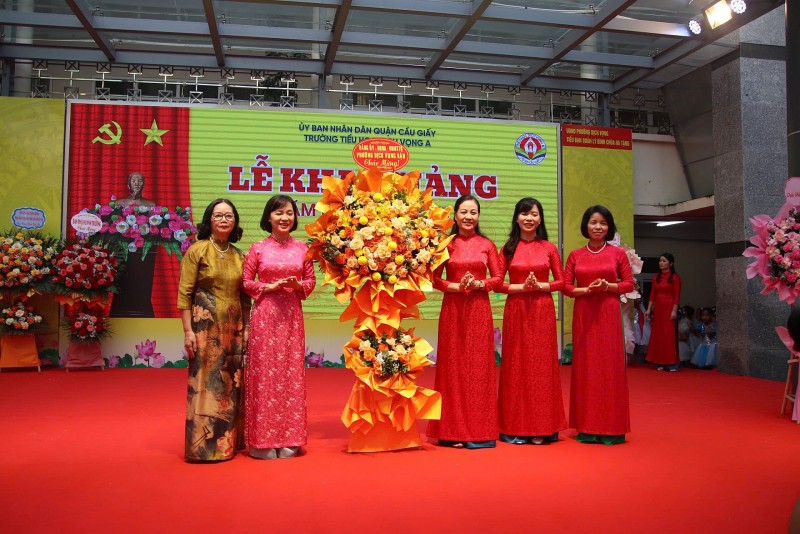 Trường Tiểu học Dịch Vọng A rộn ràng khai giảng năm học 2024-2025 Trường Tiểu học Dịch Vọng A rộn ràng khai giảng năm học 2024-2025