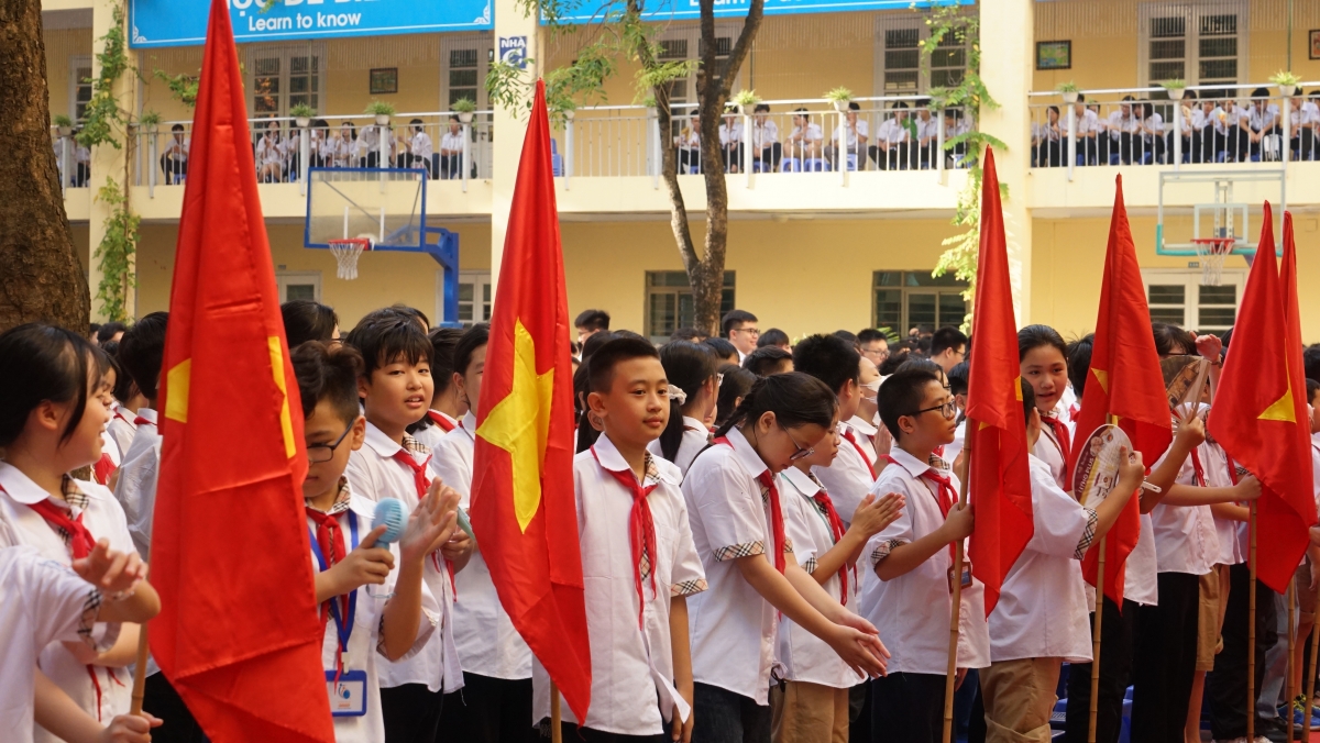 Trường Lômônôxốp tưng bừng khai giảng năm học mới Trường Lômônôxốp tưng bừng khai giảng năm học mới