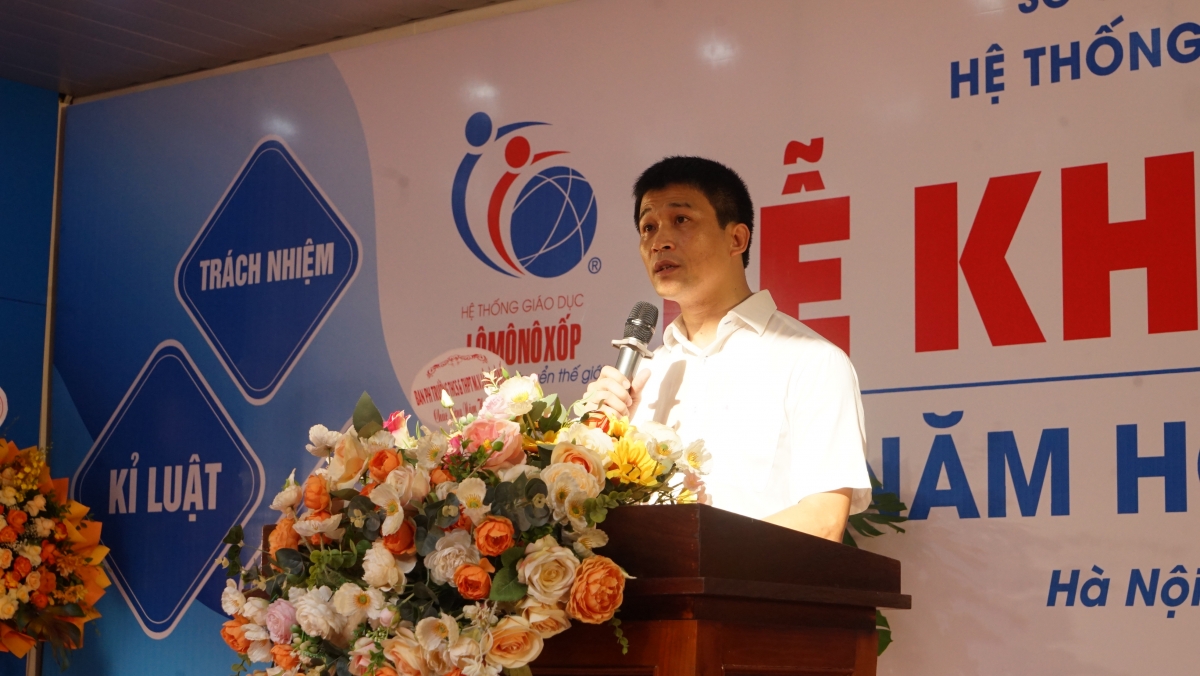 Trường Lômônôxốp tưng bừng khai giảng năm học mới Trường Lômônôxốp tưng bừng khai giảng năm học mới