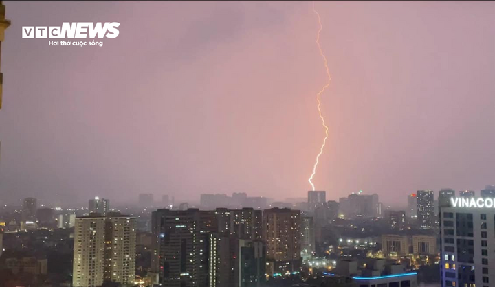 Cách phòng tránh sét trong siêu bão Yagi
