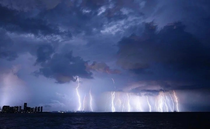 Cách phòng tránh sét trong siêu bão Yagi