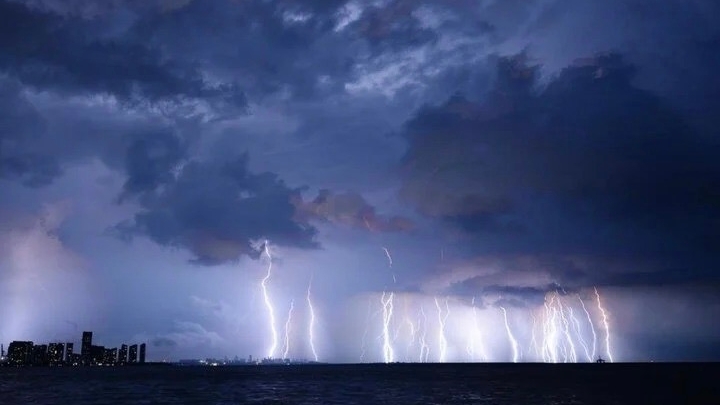 Cách phòng tránh sét trong siêu bão Yagi