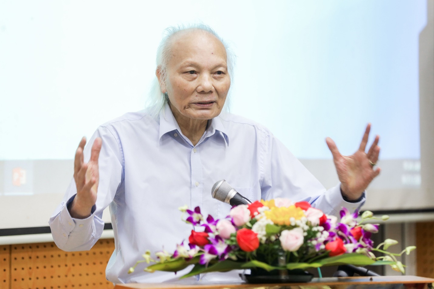 GS. TSKH Nguyễn Mại: Chưa nên tăng thuế tiêu thụ đặc biệt trong 2-3 năm tới GS. TSKH Nguyễn Mại: Chưa nên tăng thuế tiêu thụ đặc biệt trong 2-3 năm tới