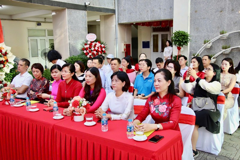 Trường Tiểu học Dịch Vọng A rộn ràng ngày khai giảng, mở ra hành trình mới cho thầy và trò Trường Tiểu học Dịch Vọng A rộn ràng ngày khai giảng, mở ra hành trình mới cho thầy và trò