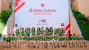 Rạng rỡ ngày khai giảng ở Marice Curie: Đất nước của những người con gái, con trai, đẹp như hoa hồng, cứng hơn sắt thép