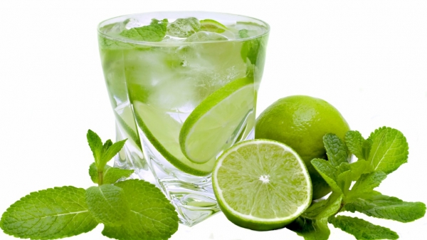 Lợi ích của việc uống nước chanh ấm vào buổi sáng